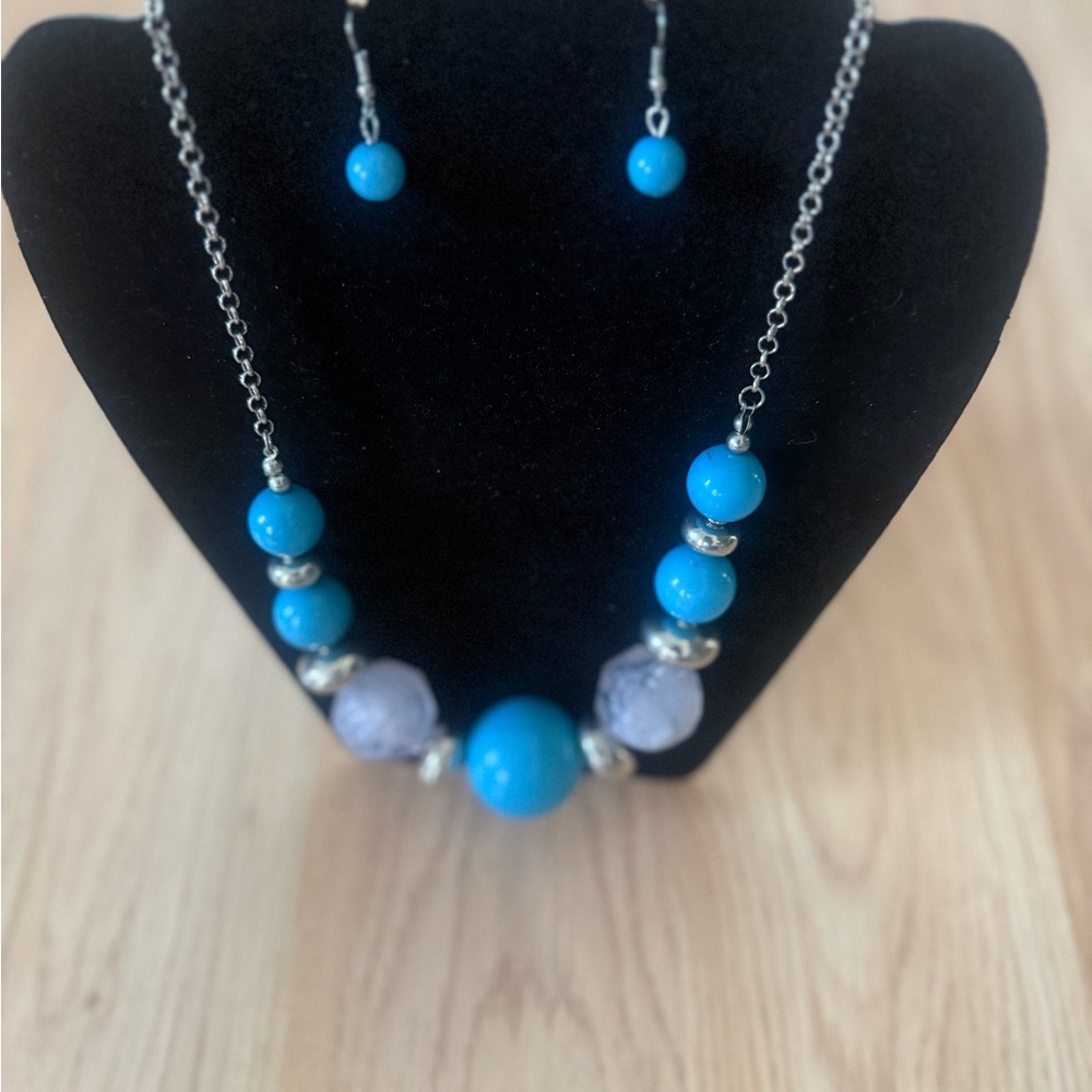Paparazzi Blue and Silver Necklace Set